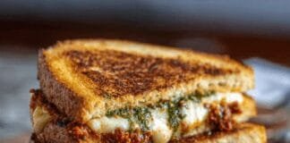 sun-dried-tomato-pesto-grilled-cheese:-quick,-flavorful,-and-comforting