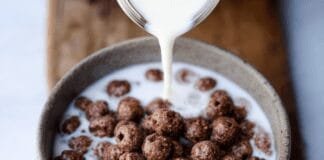 healthy-homemade-chocolate-cereal-(4-ingredient-cocoa-puffs)