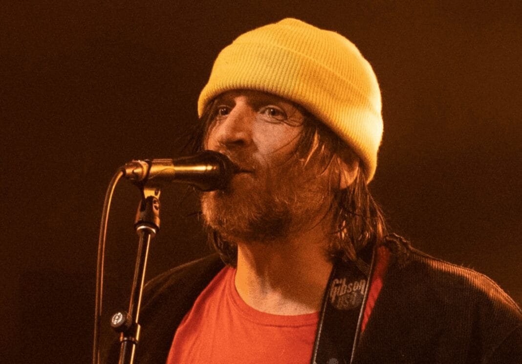 ’90s-singer-hospitalized-after-sending-‘disturbing’-video-to-fan