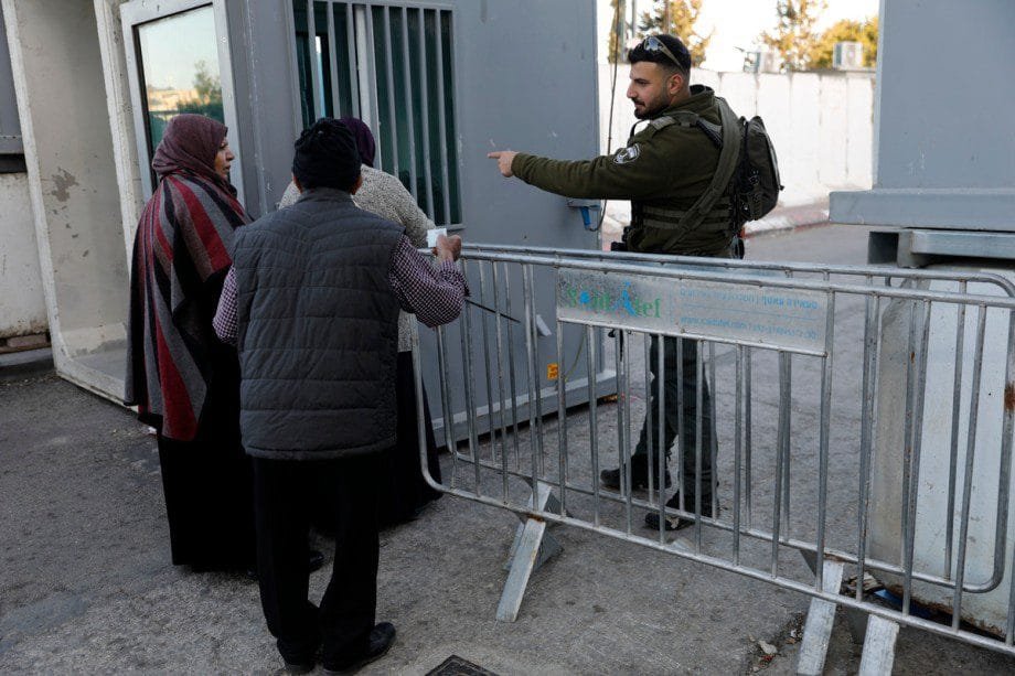 israeli-occupation-forces-close-entrances-to-bethlehem,-raid-al-dawha israeli-occupation-forces-close-entrances-to-bethlehem,-raid-al-dawha