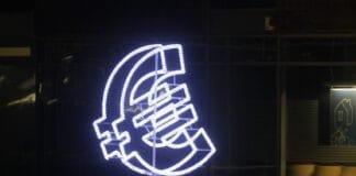 euro-zone-consumers-cut-some-inflation-expectations,-ecb-survey-shows