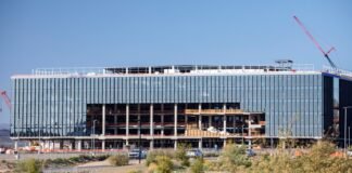 arizona’s-water-is-drying-up-that’s-not-stopping-the-data-center-rush.