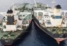 shadow-tankers:-the-only-ships-still-moving-through-hormuz-strait