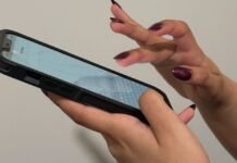long-fingernails-vs.-touchscreens:-this-nail-polish-could-help