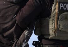 how-to-keep-ice-agents-out-of-your-devices-at-airports