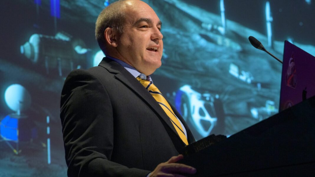 we-got-an-audience-with-the-“lunar-viceroy”-to-talk-how-nasa-will-build-a-moon-base we-got-an-audience-with-the-“lunar-viceroy”-to-talk-how-nasa-will-build-a-moon-base