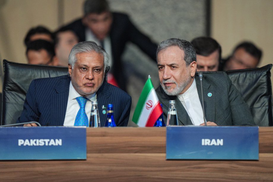 iran-agrees-to-allow-20-more-pakistani-flagged-ships-to-transit-strait-of-hormuz,-islamabad-confirms iran-agrees-to-allow-20-more-pakistani-flagged-ships-to-transit-strait-of-hormuz,-islamabad-confirms