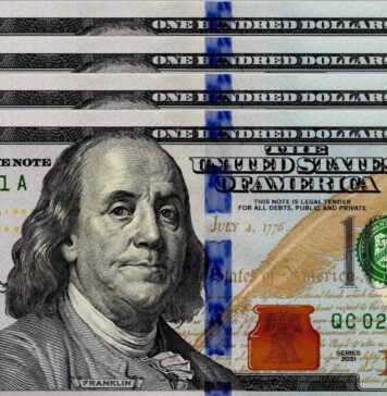 trump-engraves-his-name-on-us-currency