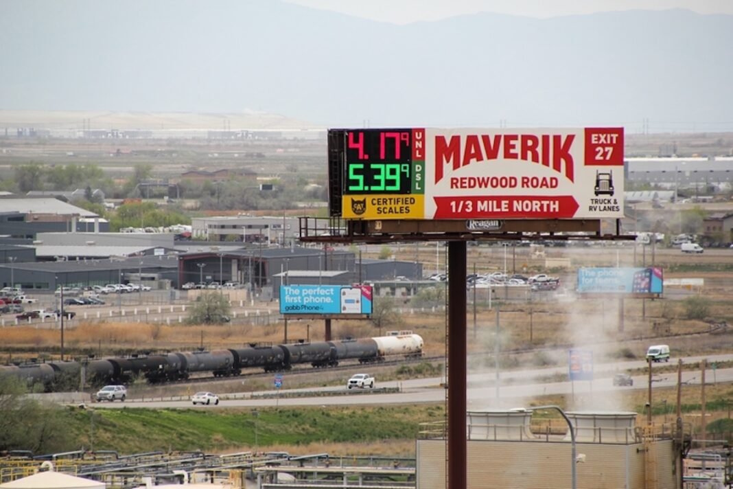 as-us-gasoline-passes-$4,-hegseth-says-ground-war-still-an-option