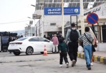 syria-shuts-border-crossing-with-lebanon-after-israeli-strike-warning