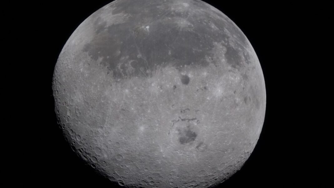 astronauts-set-distance-record,-revealing-the-moon-as-a-place-to-be-explored