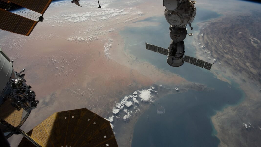 why-is-the-strait-of-hormuz-under-pressure,-what-is-actually-blocked,-and-why-is-the-red-sea-back-in-the-conversation?