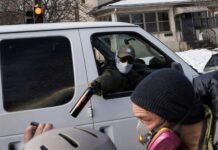 a-protester-threw-a-snowball-federal-agents-responded-with-tear-gas-and-pepper-balls.