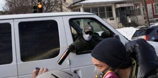 a-protester-threw-a-snowball-federal-agents-responded-with-tear-gas-and-pepper-balls.