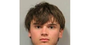 snorkel-tour-turns-into-nightmare-after-passenger-brutally-stabs-captain-at-sea