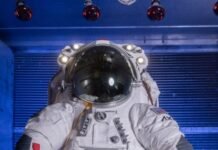 what’s-the-deal-with-spacesuits-for-the-moon?-will-they-be-ready-in-time?
