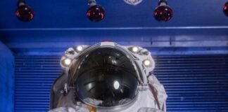 what’s-the-deal-with-spacesuits-for-the-moon?-will-they-be-ready-in-time?