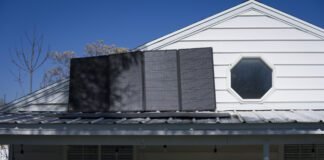 how-deep-red-utah-helped-launch-a-portable-plug-in-solar-movement