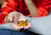 gold-rises-as-oil-weakens-after-us-extends-ceasefire-with-iran