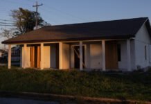 they-said-a-3d-printer-would-bring-housing-to-this-town-it-was-yet-another-broken-promise.