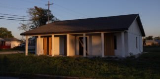 they-said-a-3d-printer-would-bring-housing-to-this-town-it-was-yet-another-broken-promise.