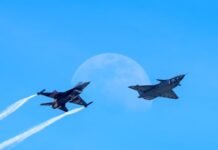 fighter-jets-collide-mid-air-after-pilots-start-taking-photos