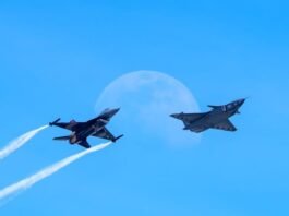 fighter-jets-collide-mid-air-after-pilots-start-taking-photos