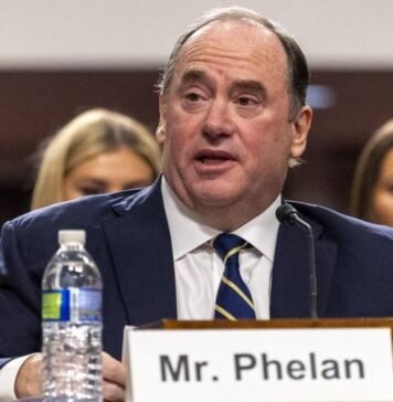 us.-navy-chief-resigns-amid-pentagon-infighting