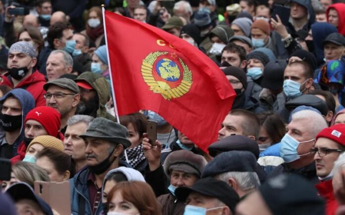 leader-of-russia’s-communists-warns-parliament-of-risk-of-revolution-due-to-faltering-economy