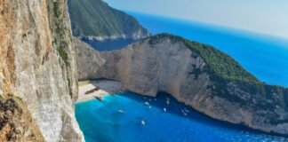 record-tourism-prompts-greece-to-impose-strict-rules-on-remote-beaches