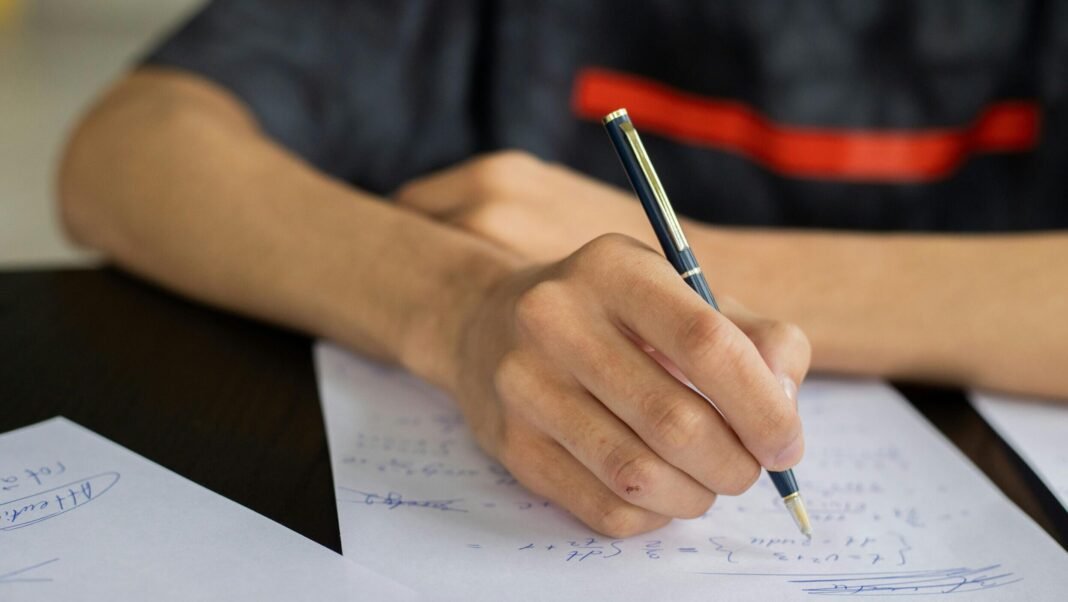 pakistan-orders-probe-into-cambridge-exam-leak-affecting-25,000-students