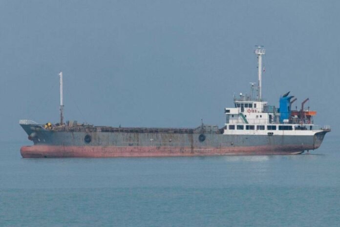 iranian-supertanker-carrying-$220m-of-oil-evades-us-blockade,-says-tracker
