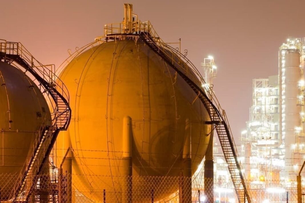 after-the-oil-shortage,-the-prospect-of-an-oil-surplus