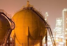 after-the-oil-shortage,-the-prospect-of-an-oil-surplus