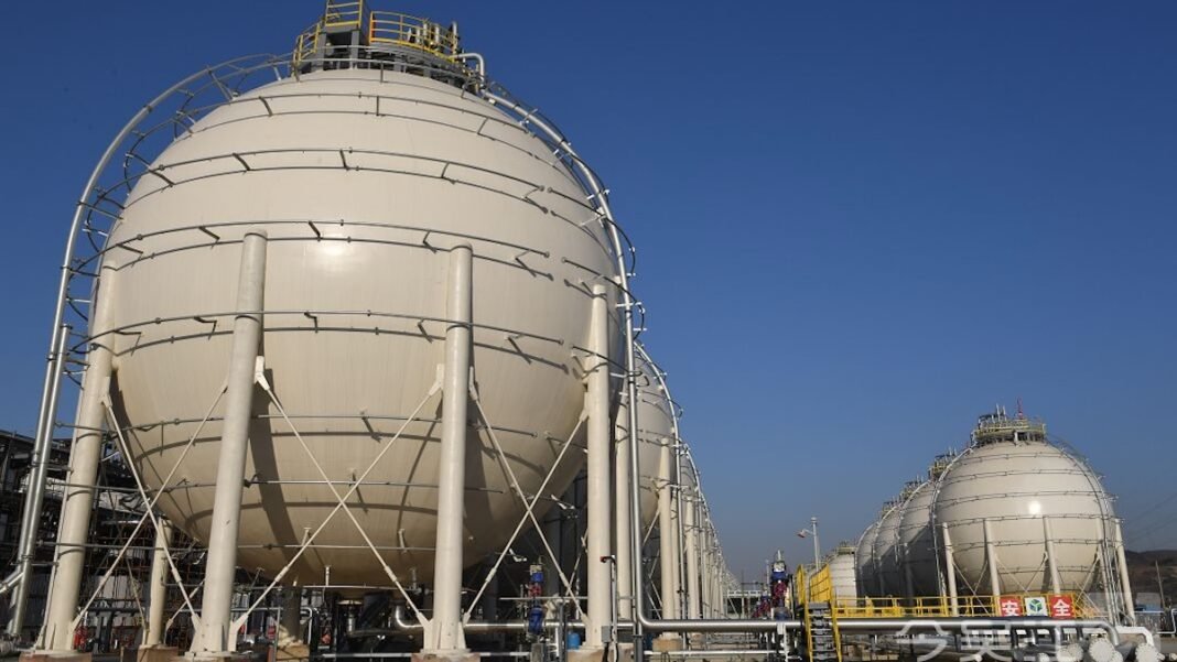 china-invokes-rules-to-blunt-us-sanctions-on-‘teapot’-refiners