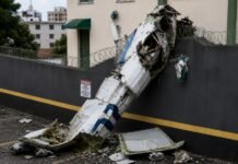 3-people-killed,-2-injured-after-plane-crashes-into-residential-building-minutes-after-takeoff