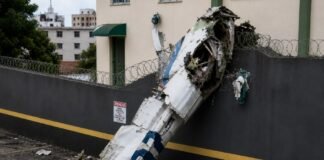 3-people-killed,-2-injured-after-plane-crashes-into-residential-building-minutes-after-takeoff