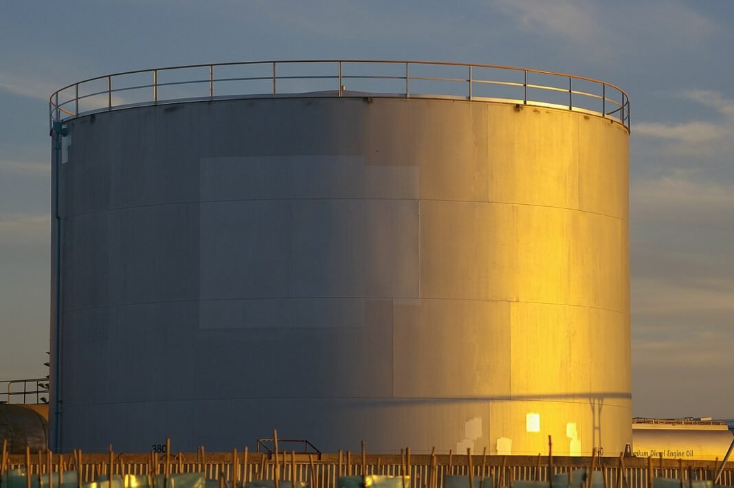 nearly-$1-billion-in-oil-shorts-bet-just-before-iran-peace-report