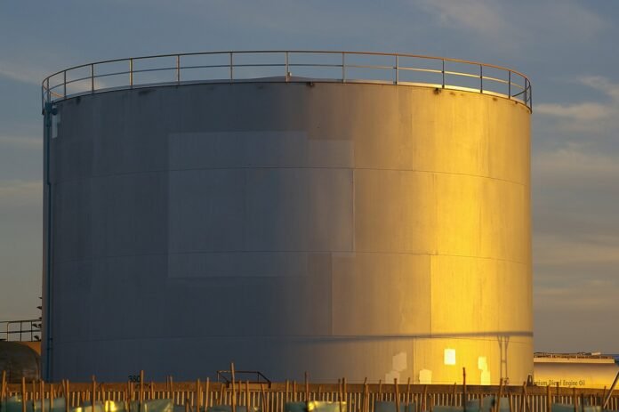 nearly-$1-billion-in-oil-shorts-bet-just-before-iran-peace-report
