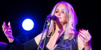 iconic-singer-in-coma-after-emergency-surgery