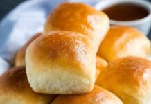copycat-texas-roadhouse-rolls-–-soft,-buttery-&-irresistible
