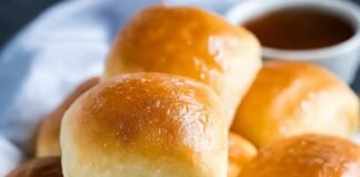 copycat-texas-roadhouse-rolls-–-soft,-buttery-&-irresistible