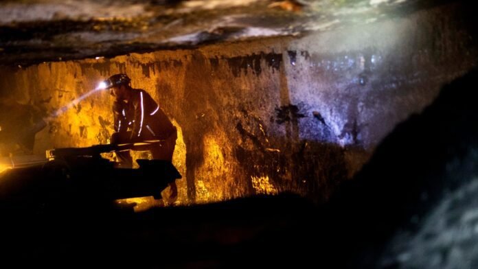in-coal-country,-black-lung-surges-as-federal-protections-stall