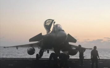 france-moves-aircraft-carrier-to-red-sea-with-eye-on-hormuz-mission