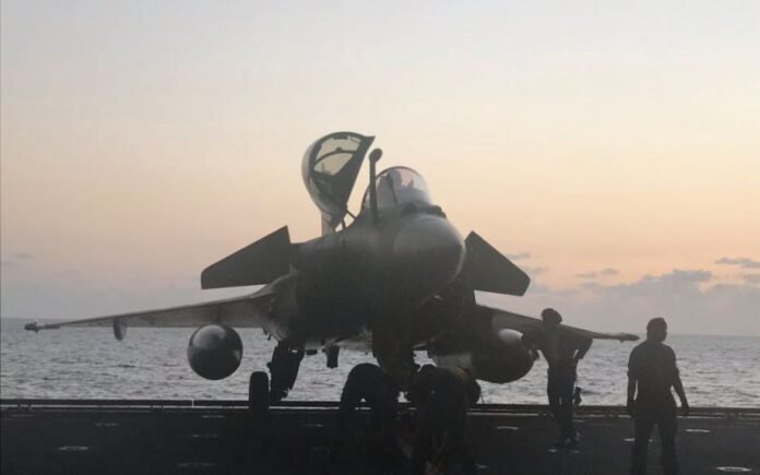 france-moves-aircraft-carrier-to-red-sea-with-eye-on-hormuz-mission