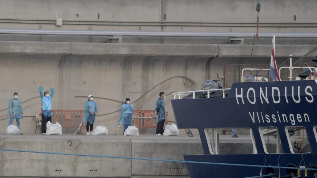 passengers-from-hantavirus-ship-arrive-in-us;-3-people-in-biocontainment passengers-from-hantavirus-ship-arrive-in-us;-3-people-in-biocontainment