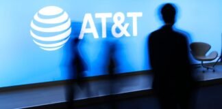 fcc-angers-small-carriers-by-helping-at&t-and-starlink-buy-echostar-spectrum