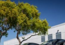 Vaporware or not? Aptera assembles its first five validation models. vaporware-or-not?-aptera-assembles-its-first-five-validation-models.