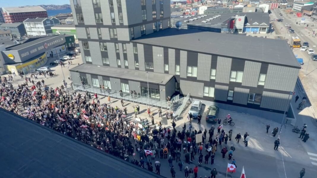 greenlanders-boo-new-us-consulate,-urge-trump-envoy-to-‘go-home’