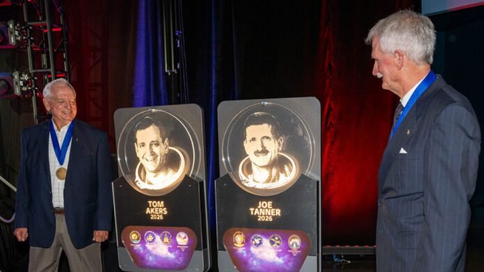 two-space-shuttle-era-spacewalkers-enter-astronaut-hall-of-fame two-space-shuttle-era-spacewalkers-enter-astronaut-hall-of-fame